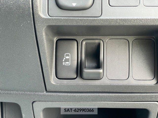 Toyota SIENTA 2014-03 242970-19