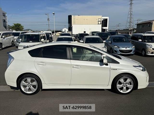 Toyota PRIUS 2014-10 281922-10