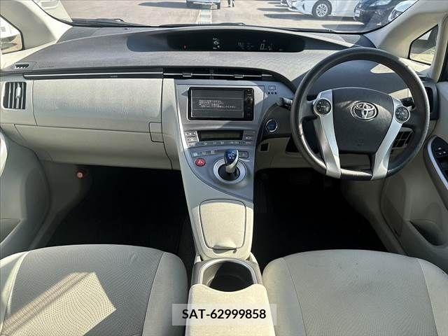 Toyota PRIUS 2014-10 281922-1