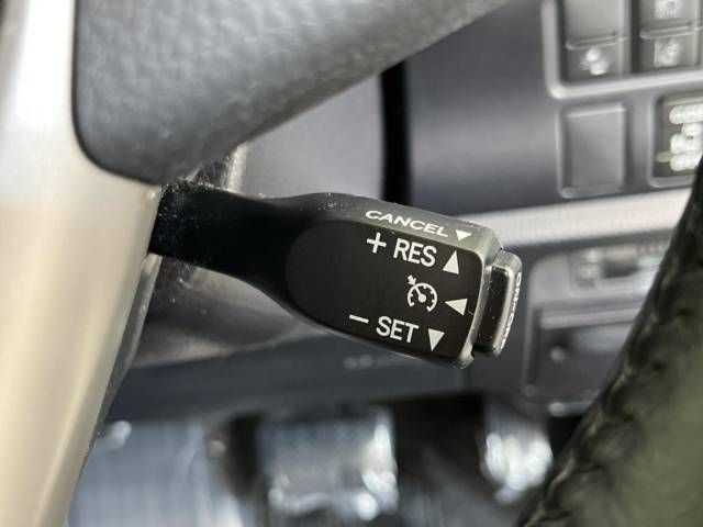 Toyota VOXY 2019-06 190135-6