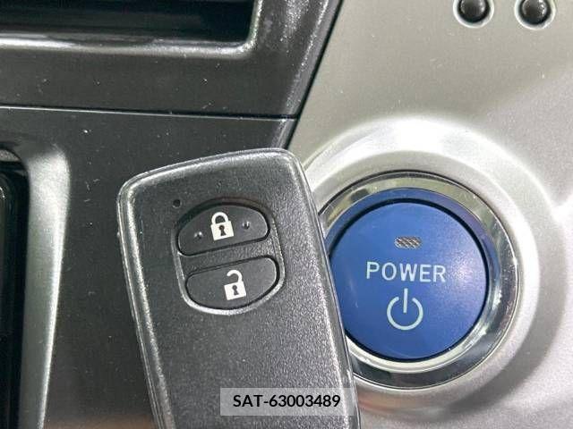 Toyota PRIUS ALPHA 2012-03 377562-6