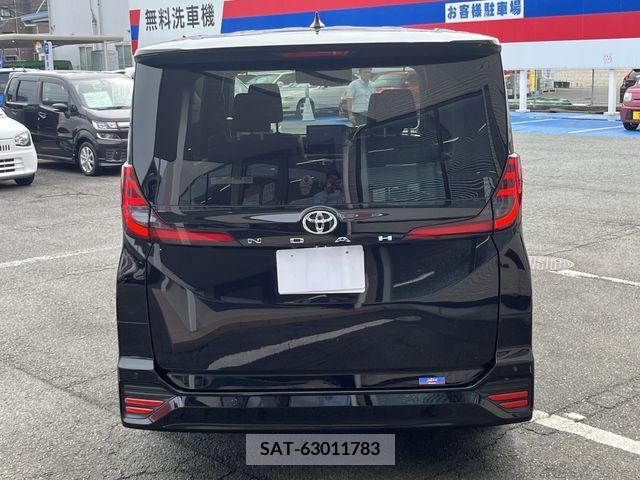 Toyota NOAH 2022-07 379789-5