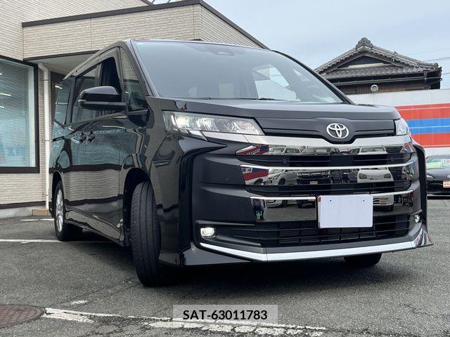 Toyota NOAH 2022-07 379789-2