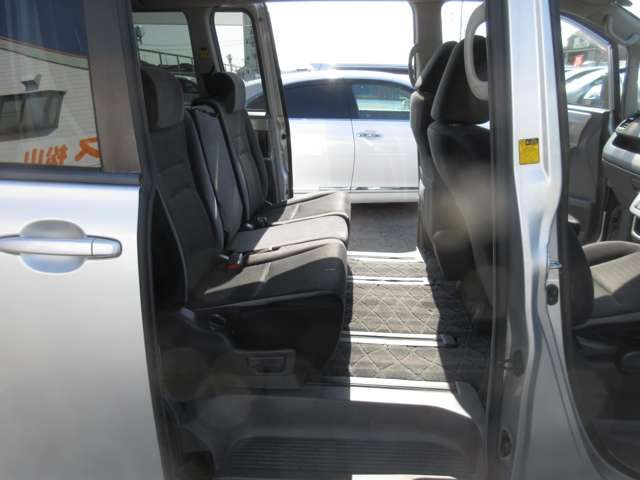 Toyota VOXY 2007-08 183173-10