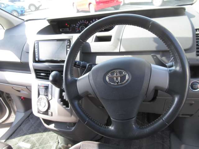 Toyota VOXY 2007-08 183173-13