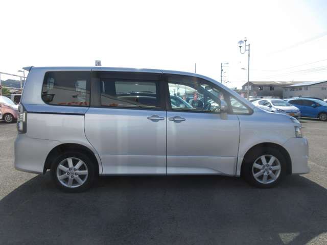 Toyota VOXY 2007-08 183173-3