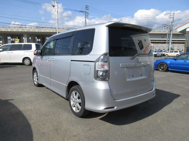 Toyota VOXY 2007-08 183173-6