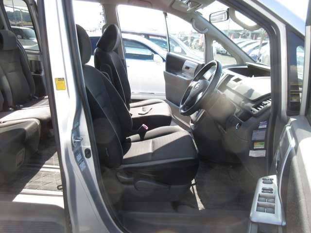Toyota VOXY 2007-08 183173-9