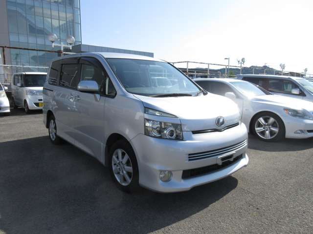 Toyota VOXY 2007-08 183173-2