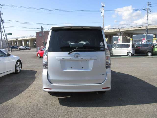 Toyota VOXY 2007-08 183173-5