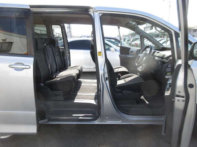 Toyota VOXY 2007-08 183173-8