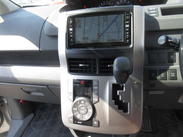 Toyota VOXY 2007-08 183173-14