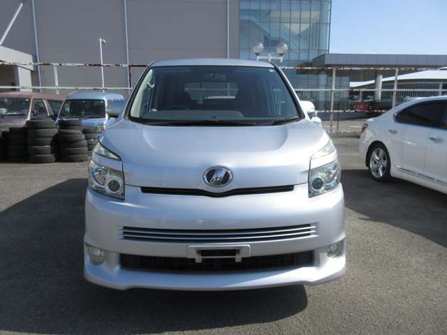 Toyota VOXY 2007-08 183173-1