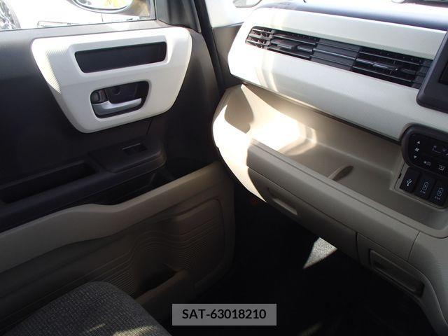 Honda N BOX 2019-06 214038-13