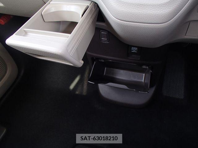 Honda N BOX 2019-06 214038-16