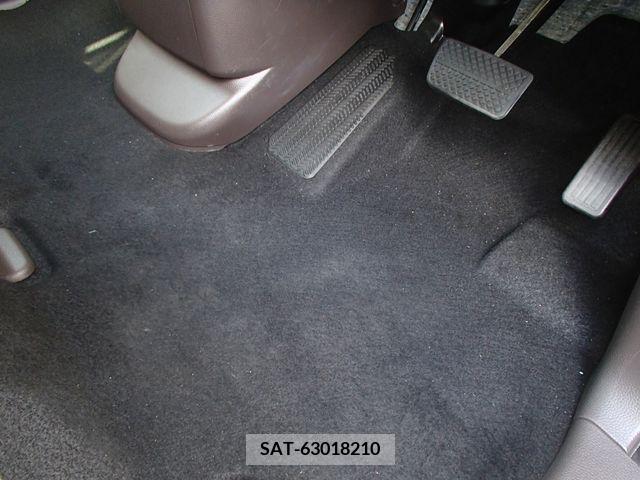 Honda N BOX 2019-06 214038-7