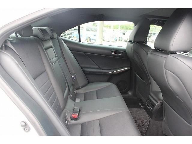 Lexus IS 2017-06 7120-14