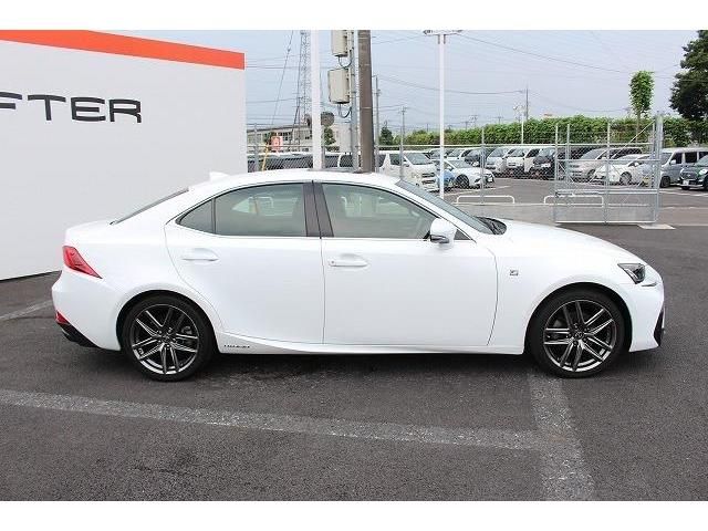 Lexus IS 2017-06 7120-7