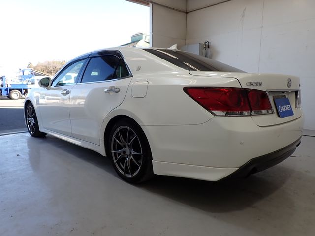 Toyota CROWN SEDAN 2013-02 186913-2