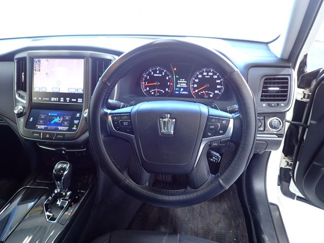 Toyota CROWN SEDAN 2013-02 186913-15