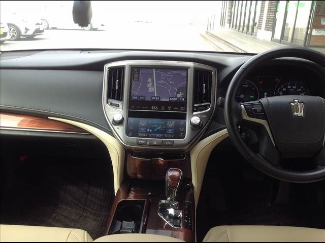 Toyota CROWN SEDAN 2015-05 9081-14
