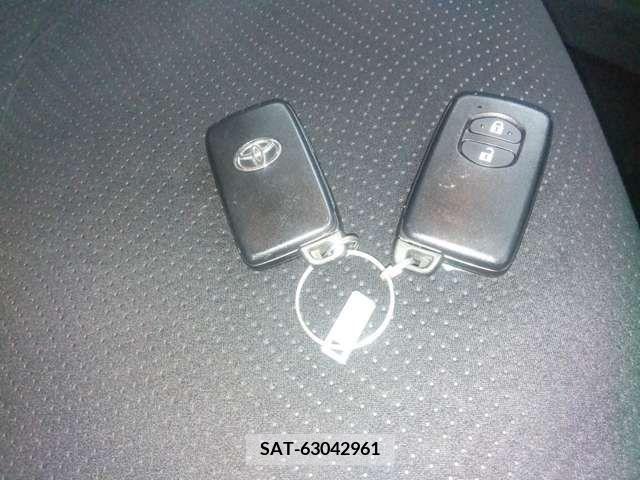 Toyota PRIUS ALPHA 2013-10 215276-10