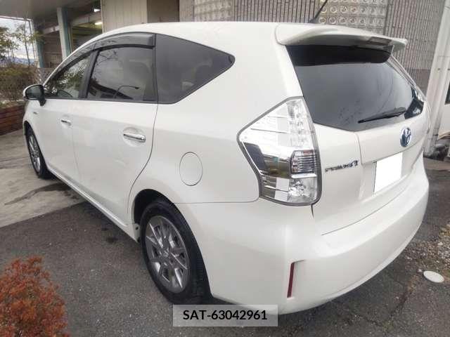Toyota PRIUS ALPHA 2013-10 215276-3