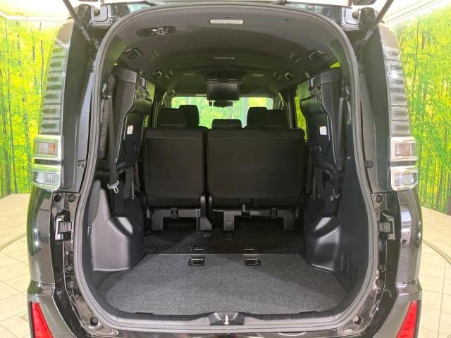 Toyota VOXY 2019-05 182037-11