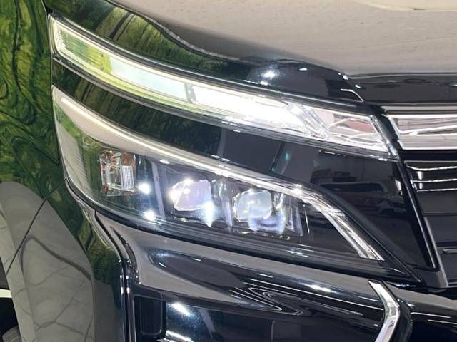 Toyota VOXY 2019-05 182037-13