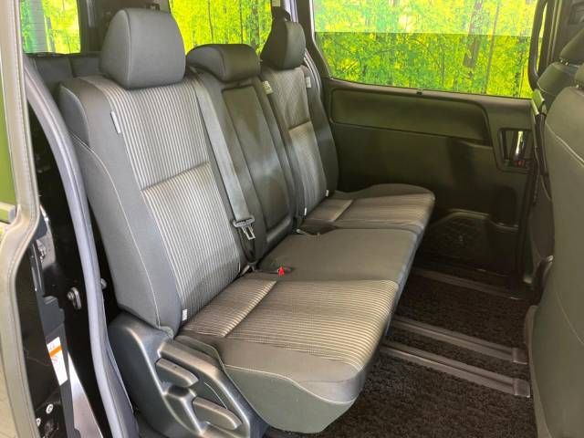 Toyota VOXY 2019-05 182037-9