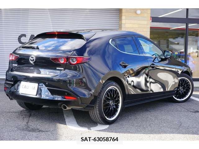 Mazda MAZDA3 2019-07 301037-4