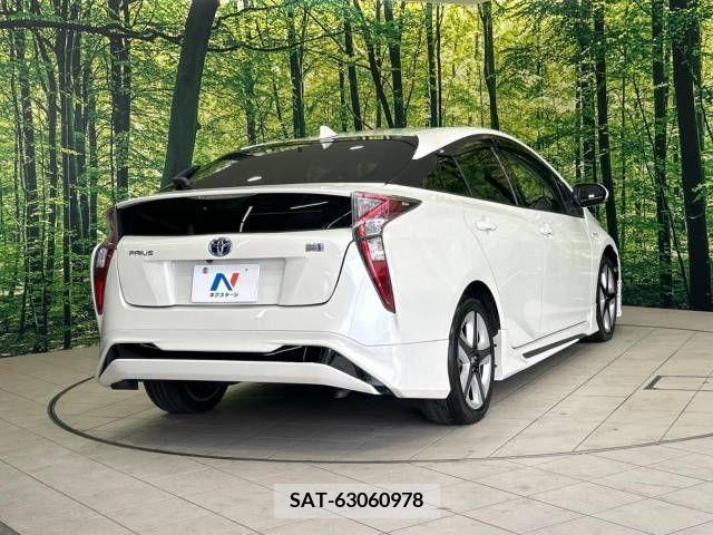 Toyota PRIUS 2016-03 366417-17
