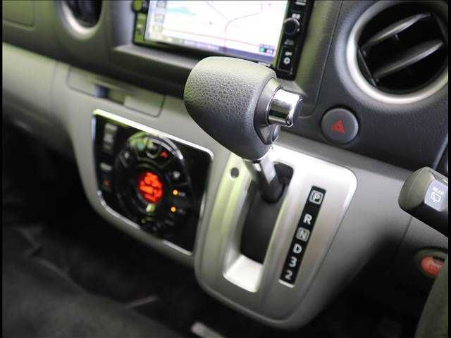 Nissan NV350 Caravan 2020-09 9297-10