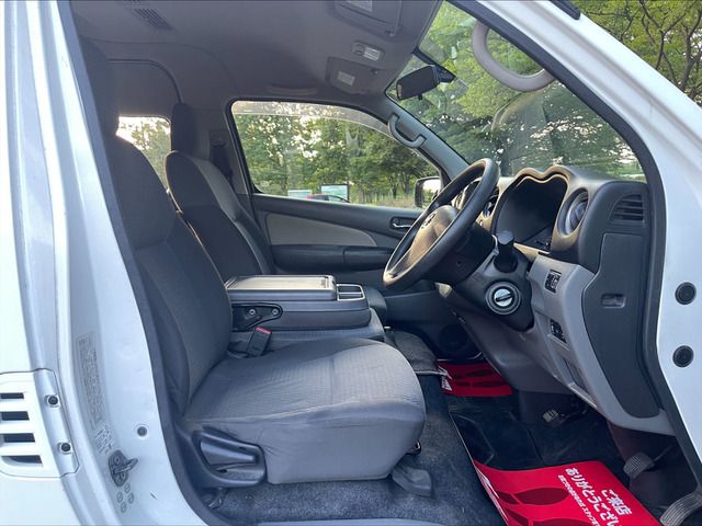 Nissan NV350 Caravan 2013-07 6282-6
