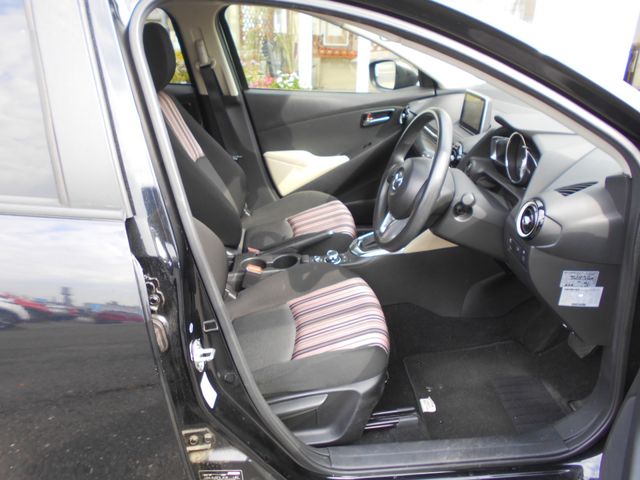 Mazda DEMIO 2016-04 11781-10