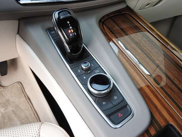 Cadillac ESCALADE 2022-03 22288-8