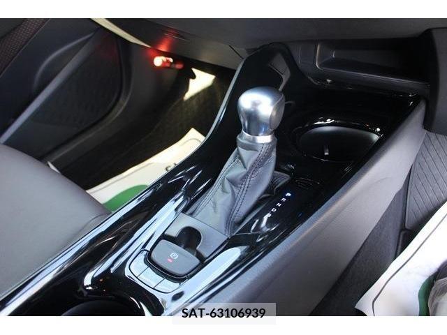 Toyota C-HR 2017-05 220398-14