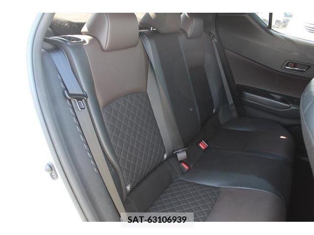 Toyota C-HR 2017-05 220398-12