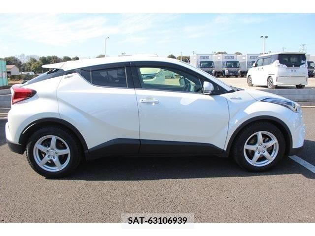 Toyota C-HR 2017-05 220398-6
