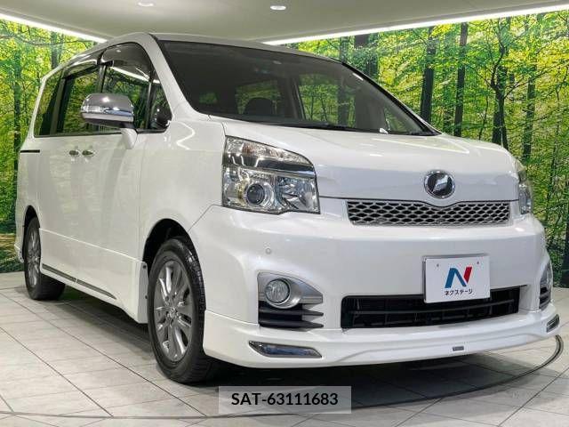 Toyota VOXY 2013-10 382051-17