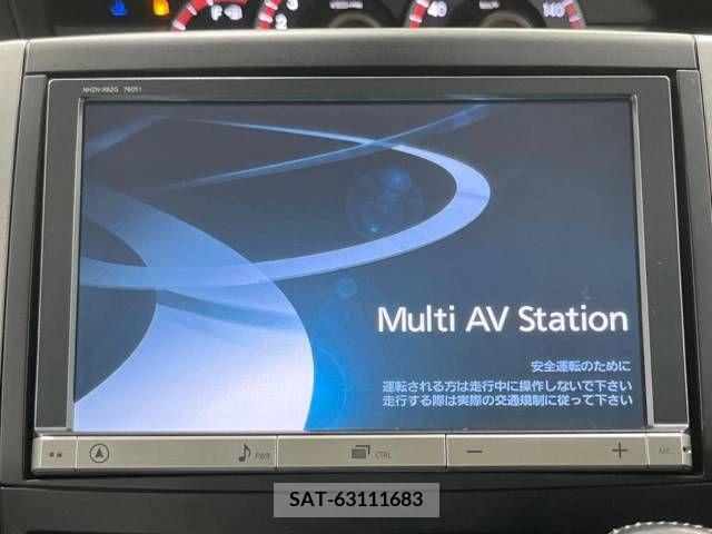 Toyota VOXY 2013-10 382051-4