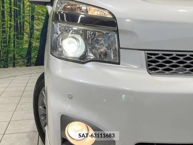Toyota VOXY 2013-10 382051-13