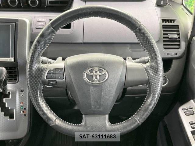 Toyota VOXY 2013-10 382051-12