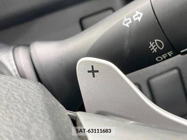 Toyota VOXY 2013-10 382051-7