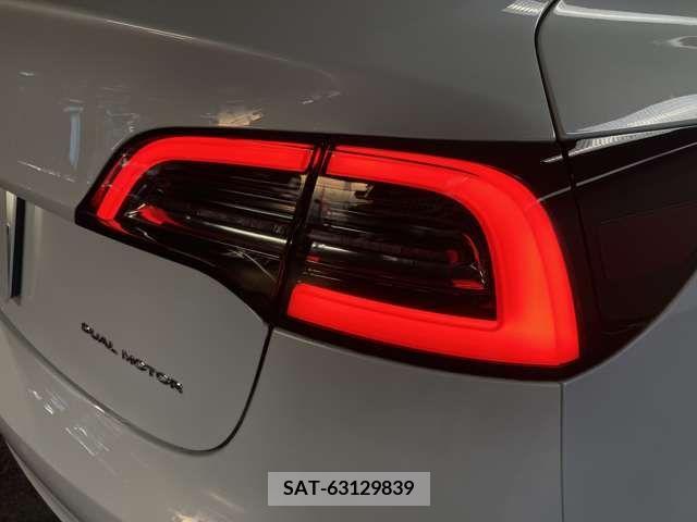 Tesla MODEL 3 2021-12 229638-13
