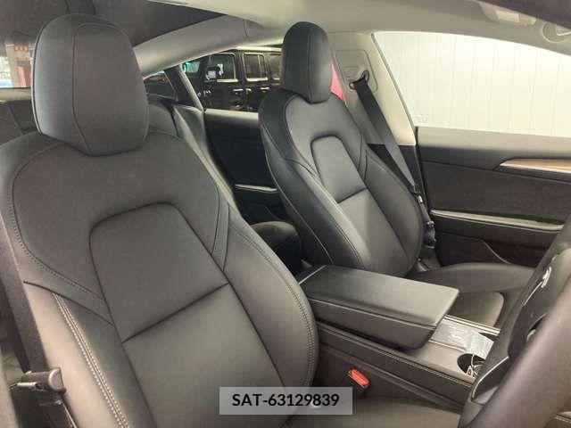 Tesla MODEL 3 2021-12 229638-3