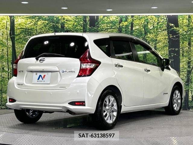 Nissan NOTE 2017-11 338769-17