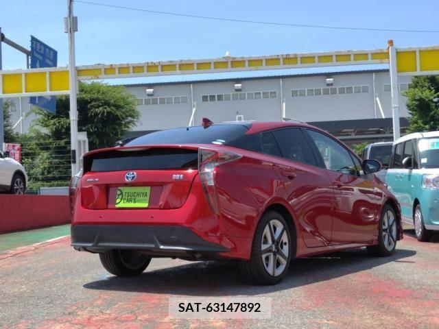Toyota PRIUS 2015-12 330175-1
