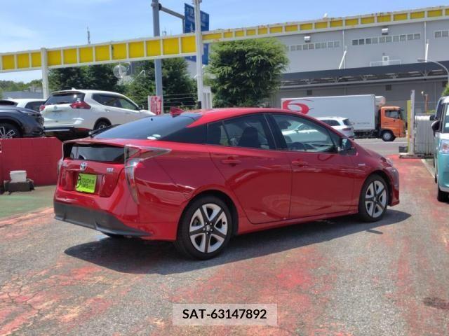 Toyota PRIUS 2015-12 330175-10