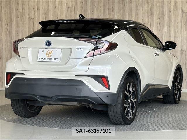 Toyota C-HR 2018-02 323051-18